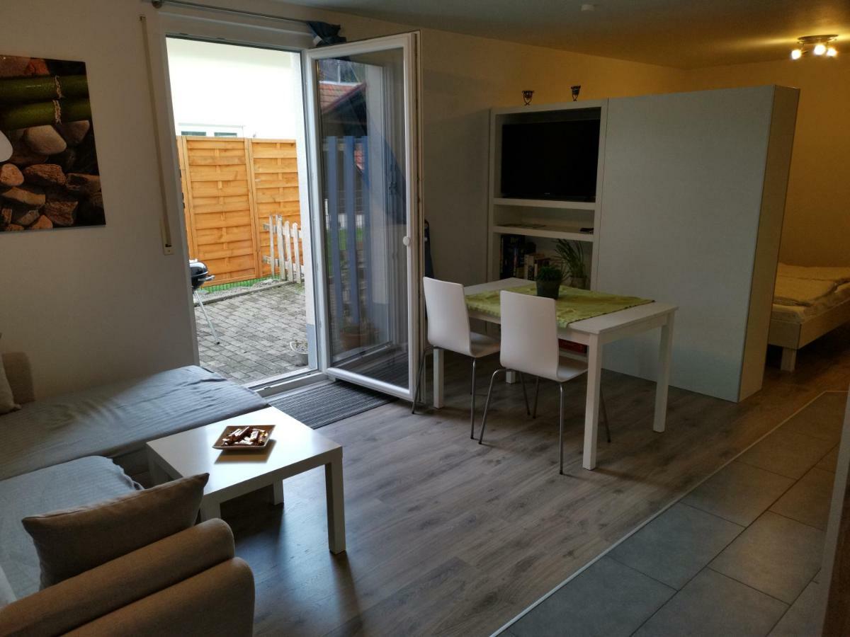 Modernes Appartement Schwarzwald Naehe Freiburg ヴィンデン・イム・エルツタール エクステリア 写真
